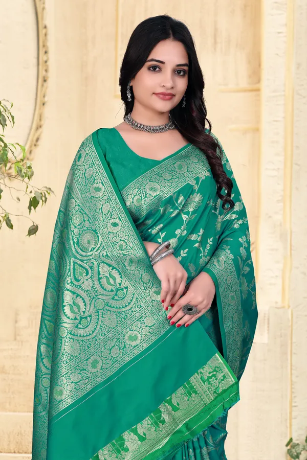Green_Banarasi_Silk_Saree_With_Golden_Zari_Work