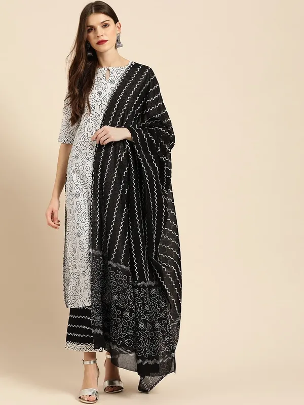 Women_Kurta_And_Palazzo_With_Dupatta_Set