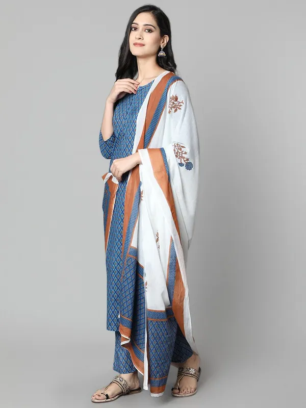 Women_Kurta_And_Dupatta_Set