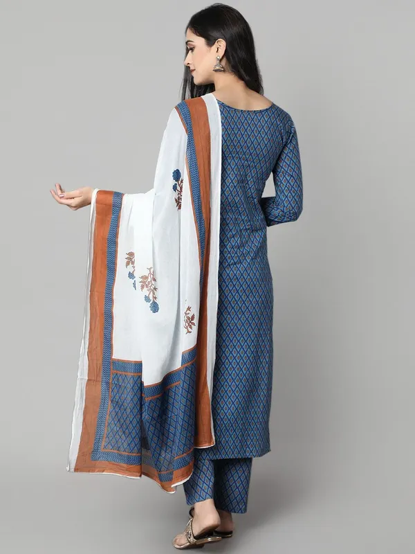 Women_Kurta_And_Dupatta_Set