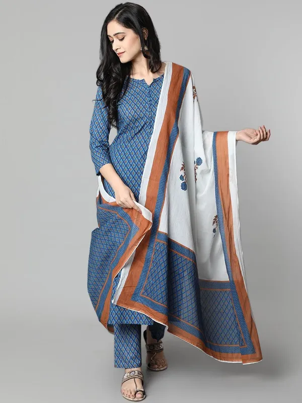 Women_Kurta_And_Dupatta_Set