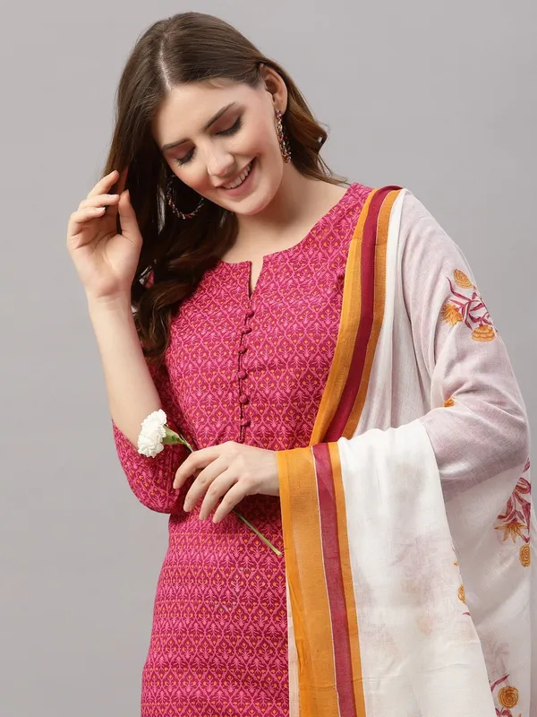 Women_Kurta_And_Dupatta_Set