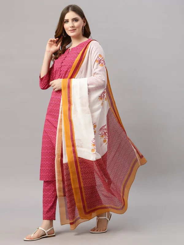 Women_Kurta_And_Dupatta_Set