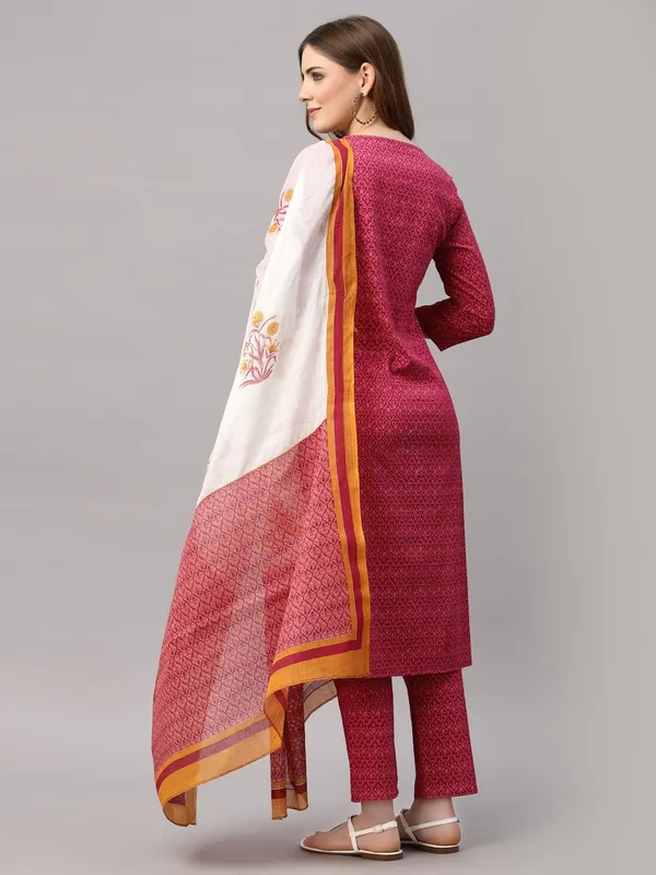 Women_Kurta_And_Dupatta_Set