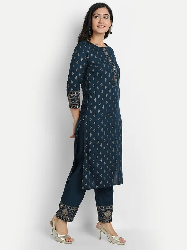 Women_Kurta_And_Palazzo_With_Dupatta_Set