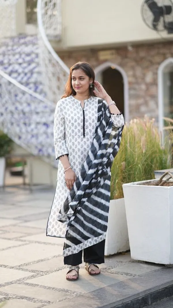 Women_Kurti_And_Pant_With_Dupatta_Set