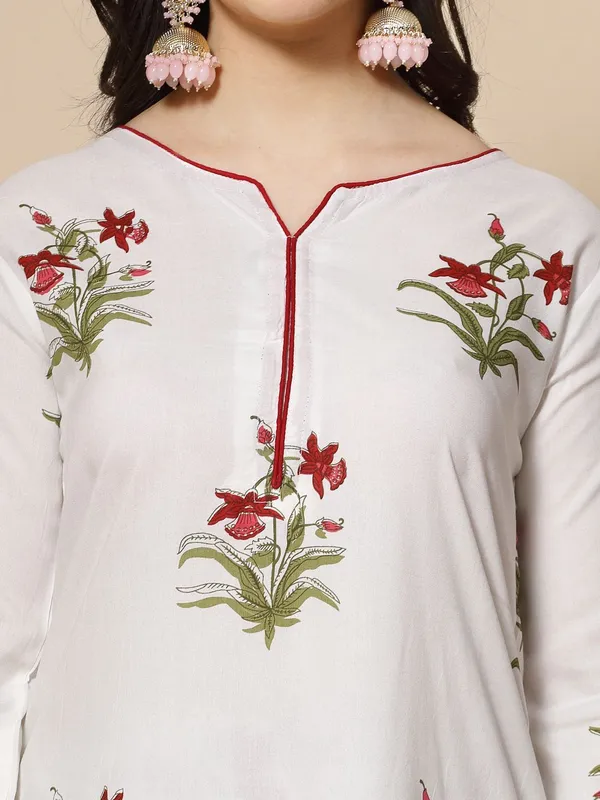 Women_Kurta_And_Palazzo_With_Dupatta_Set