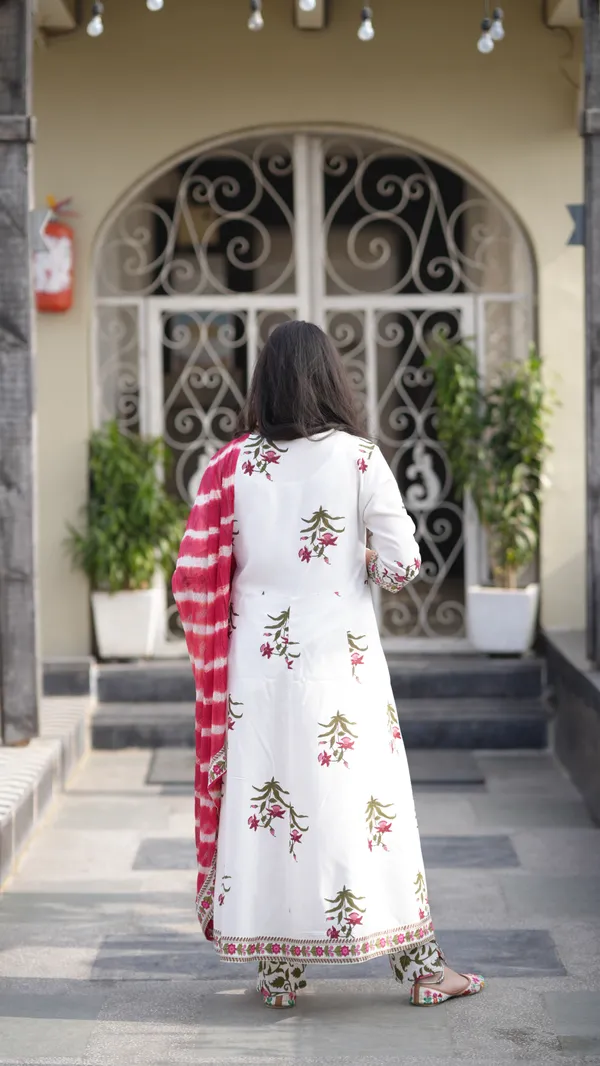 Women_Kurti_And_Pant_With_Dupatta_Set