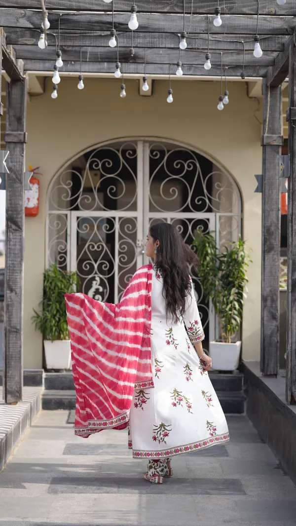 Women_Kurti_And_Pant_With_Dupatta_Set