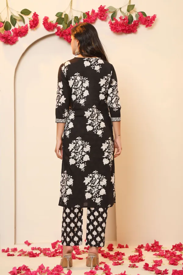 Women_Kurta_Pant_Attached_Dupatta_Set