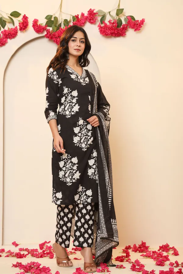 Women_Kurta_Pant_Attached_Dupatta_Set