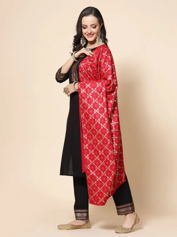 Women_Kurta_And_Pant_With_Dupatta_Set