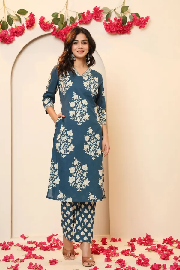 Women_Kurta_Pant_Attached_Dupatta_Set