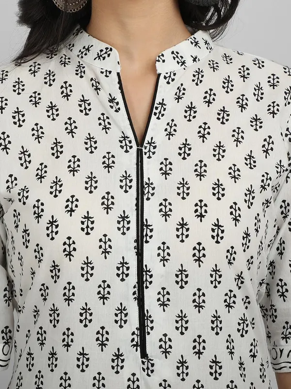 Women_Kurta_And_Palazzo_With_Dupatta_Set