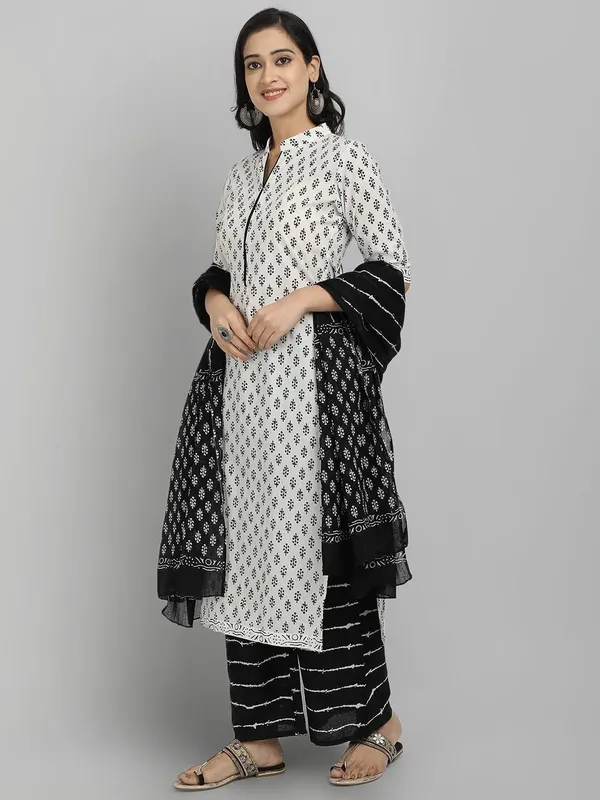Women_Kurta_And_Palazzo_With_Dupatta_Set
