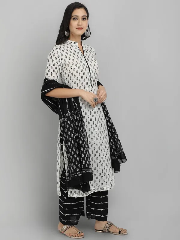 Women_Kurta_And_Palazzo_With_Dupatta_Set