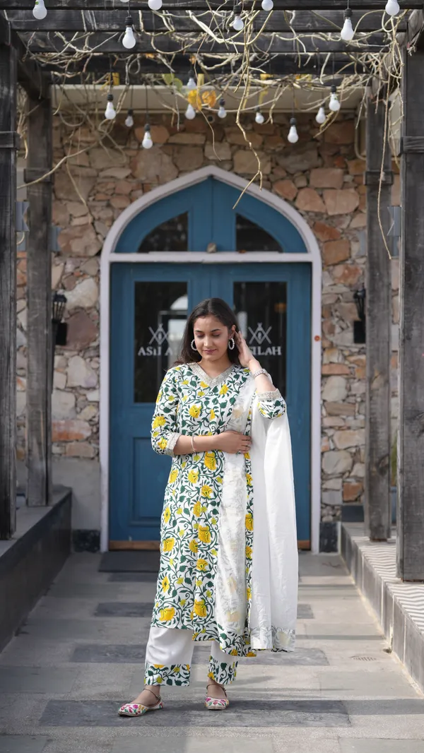 Women_Kurti_And_Pant_With_Dupatta_Set