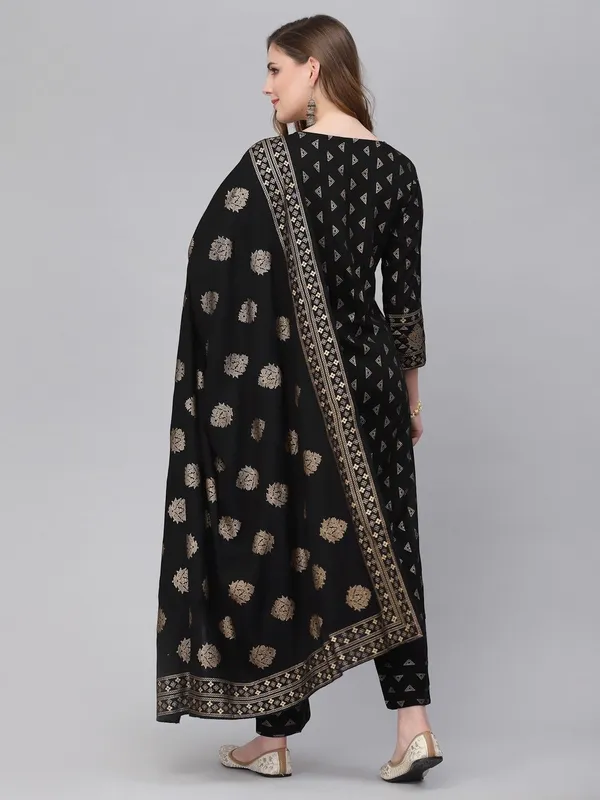 Women_Kurta_And_Palazzo_With_Dupatta_Set