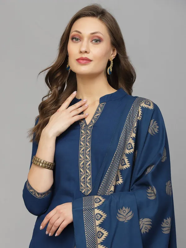 Women_Kurta_And_Pant_With_Dupatta_Set