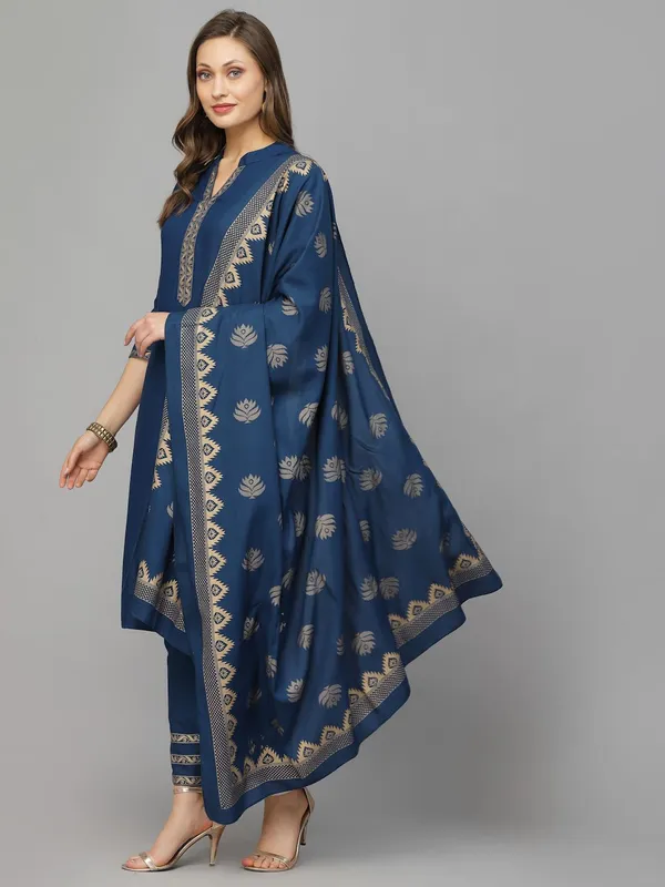 Women_Kurta_And_Pant_With_Dupatta_Set