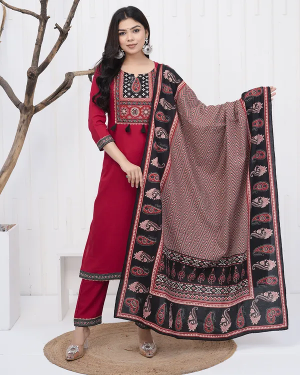 Women_Kurta_And_Palazzo_With_Dupatta_Set