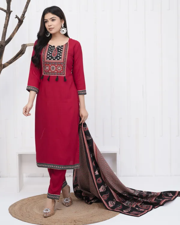 Women_Kurta_And_Palazzo_With_Dupatta_Set