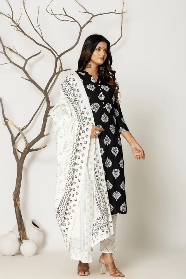 Women_Kurta_And_Pant_With_Dupatta_Set