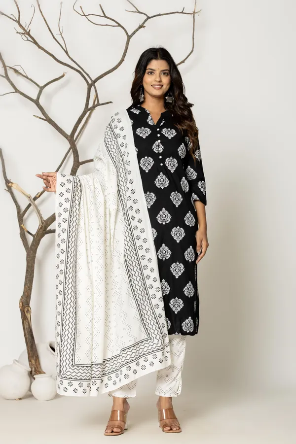 Women_Kurta_And_Pant_With_Dupatta_Set