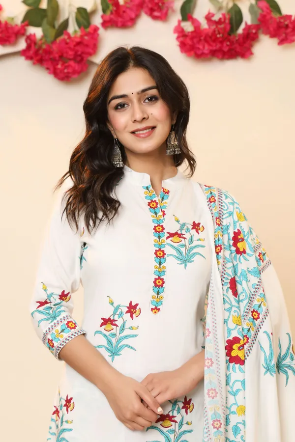 Women_Kurta_Pant_Attached_Dupatta_Set