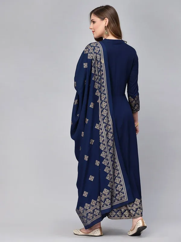 Women_Kurta_And_Dupatta_Set