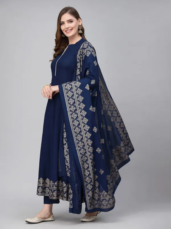 Women_Kurta_And_Dupatta_Set