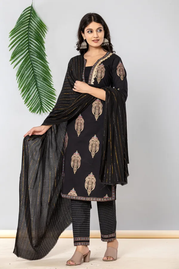 Women_Kurta_And_Pant_With_Dupatta_Set