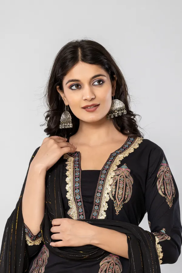 Women_Kurta_And_Pant_With_Dupatta_Set