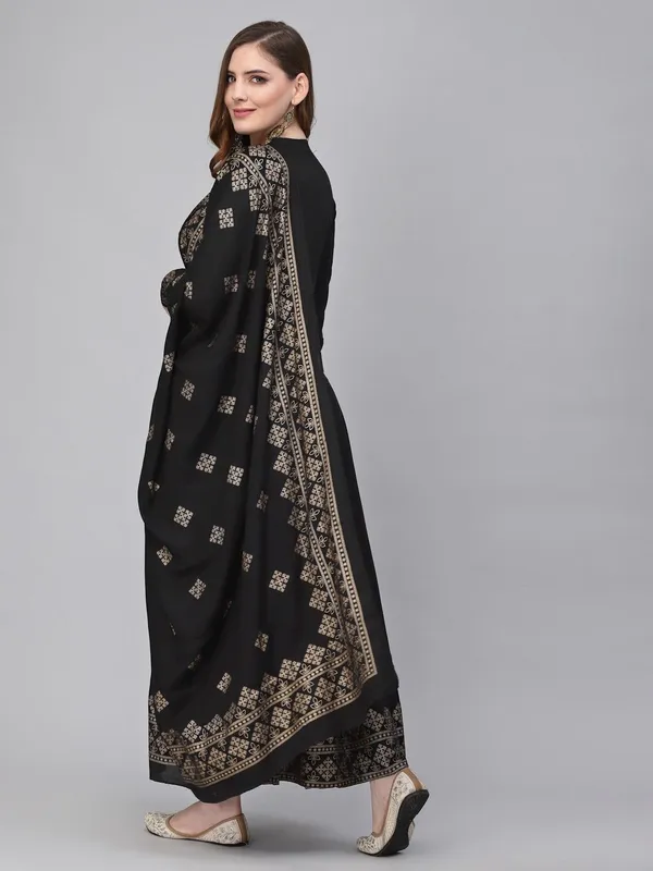 Women_Kurta_And_Palazzo_With_Dupatta_Set