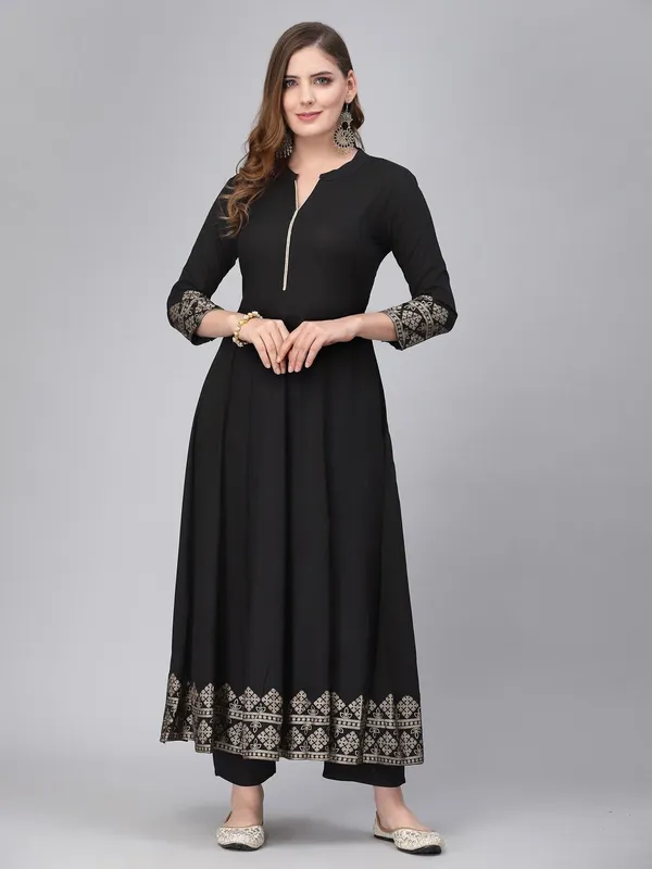 Women_Kurta_And_Palazzo_With_Dupatta_Set