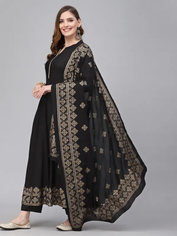Women_Kurta_And_Palazzo_With_Dupatta_Set