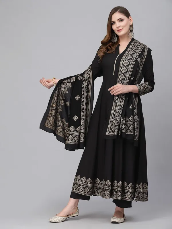 Women_Kurta_And_Palazzo_With_Dupatta_Set