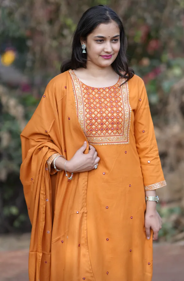 Women_Kurta_And_Pant_With_Dupatta_Set