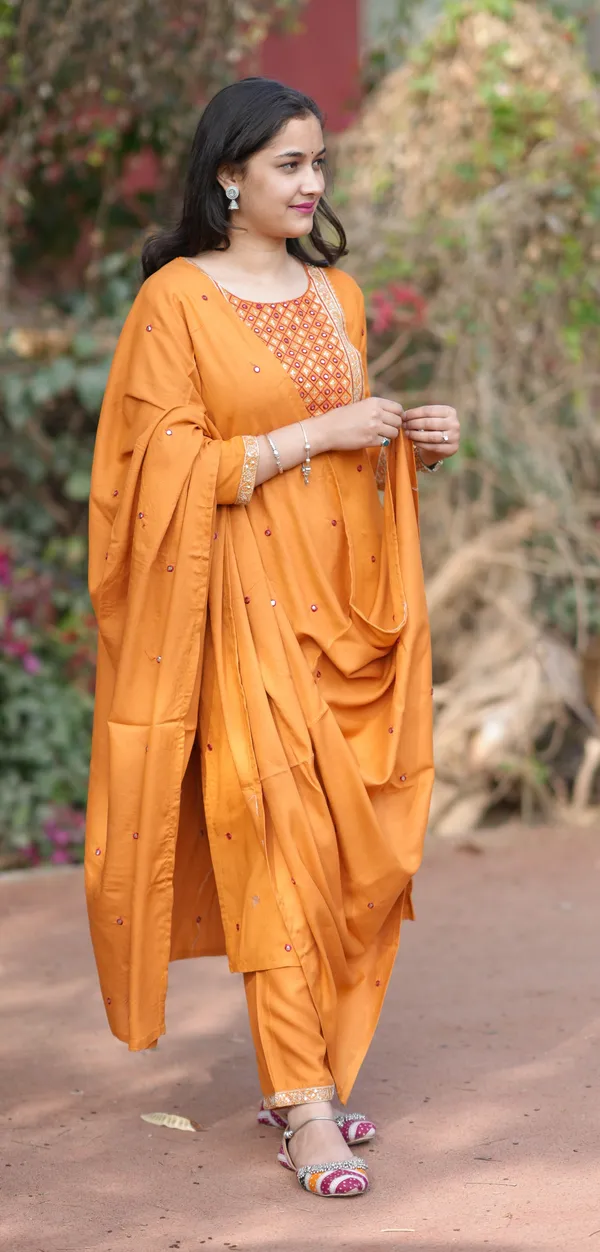 Women_Kurta_And_Pant_With_Dupatta_Set