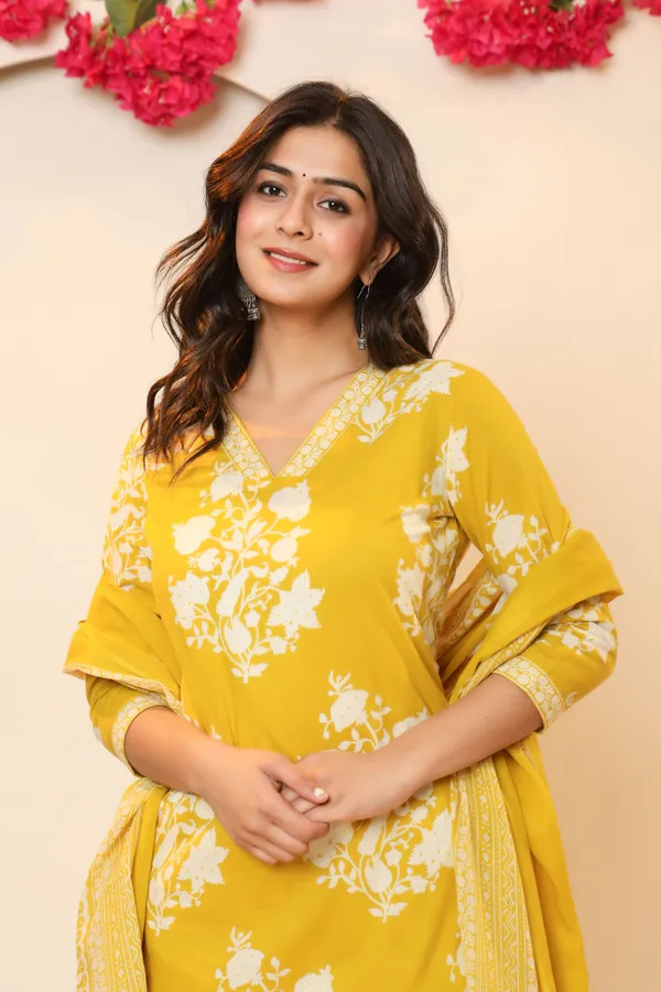 Women_Kurta_Pant_Attached_Dupatta_Set