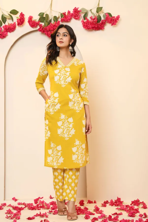 Women_Kurta_Pant_Attached_Dupatta_Set