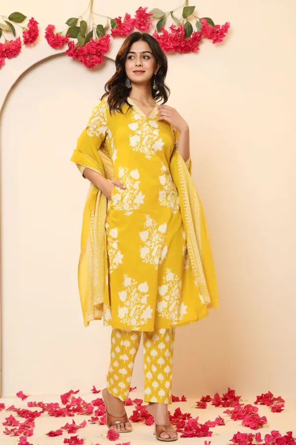 Women_Kurta_Pant_Attached_Dupatta_Set