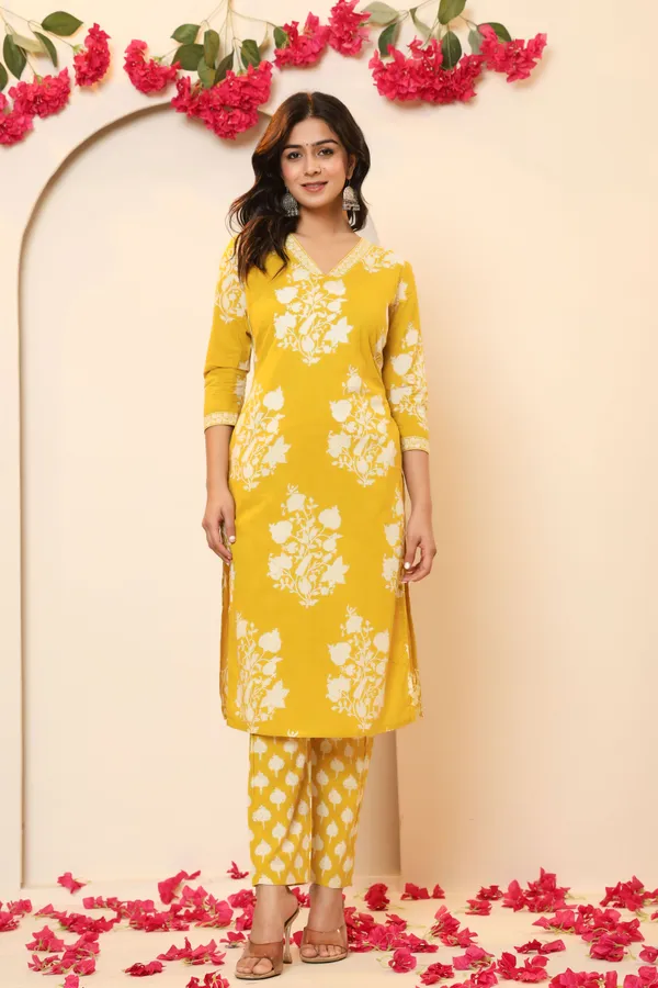 Women_Kurta_Pant_Attached_Dupatta_Set