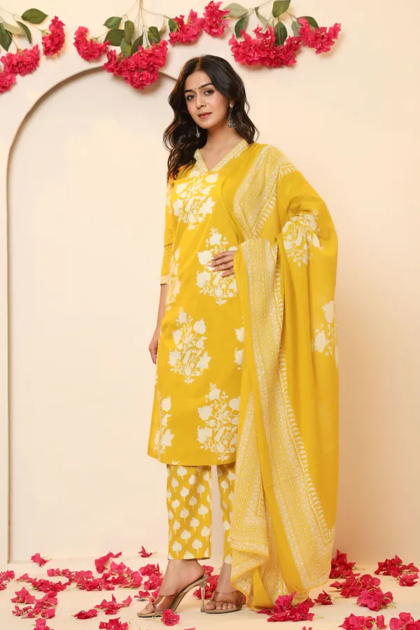Women_Kurta_Pant_Attached_Dupatta_Set