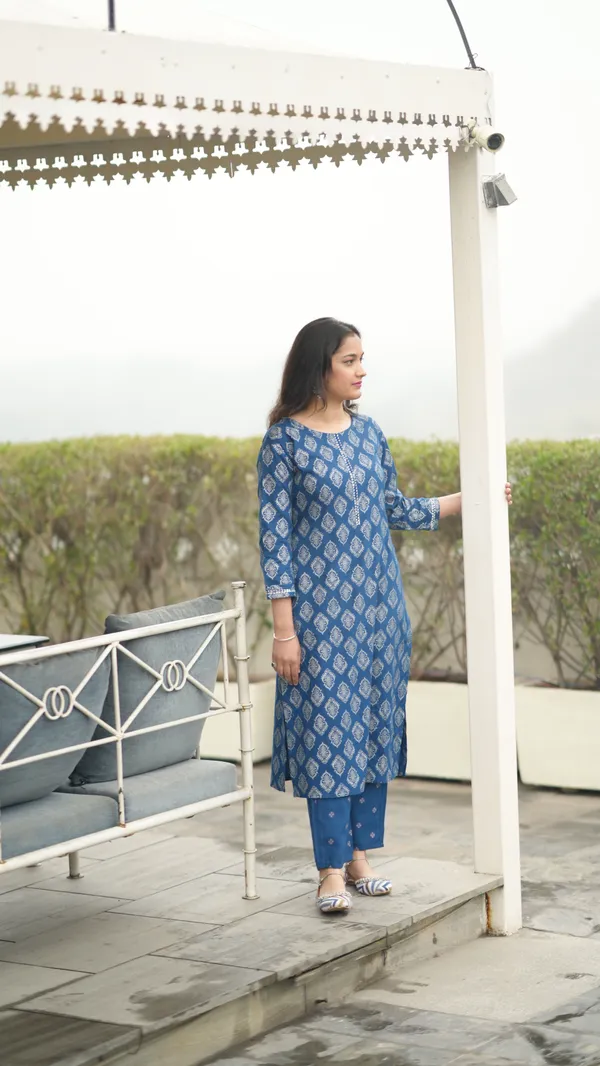 Women_Printed_Straight_Kurta_Blue
