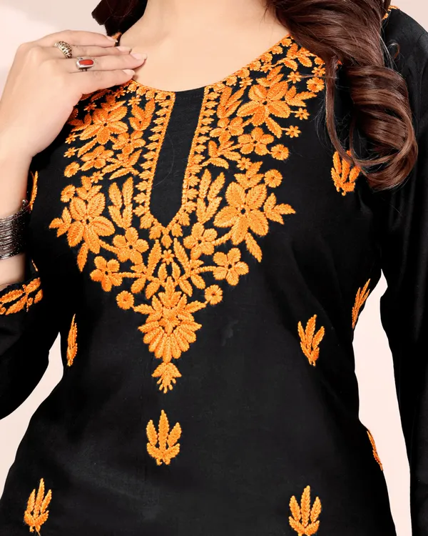 Rudra_Lifestyle_Women_Embroidered_Straight_Kurta_Gold,_Black
