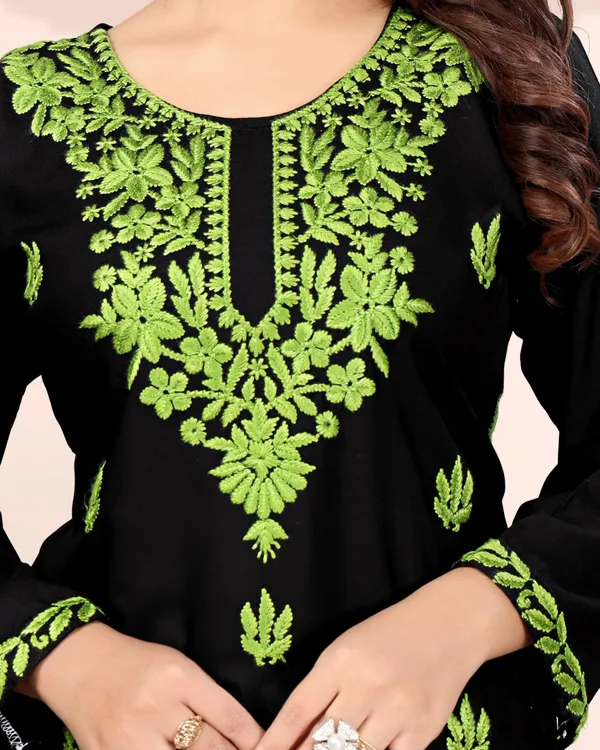 Rudra_Lifestyle_Women_Embroidered_Straight_Kurta_Green,_Black
