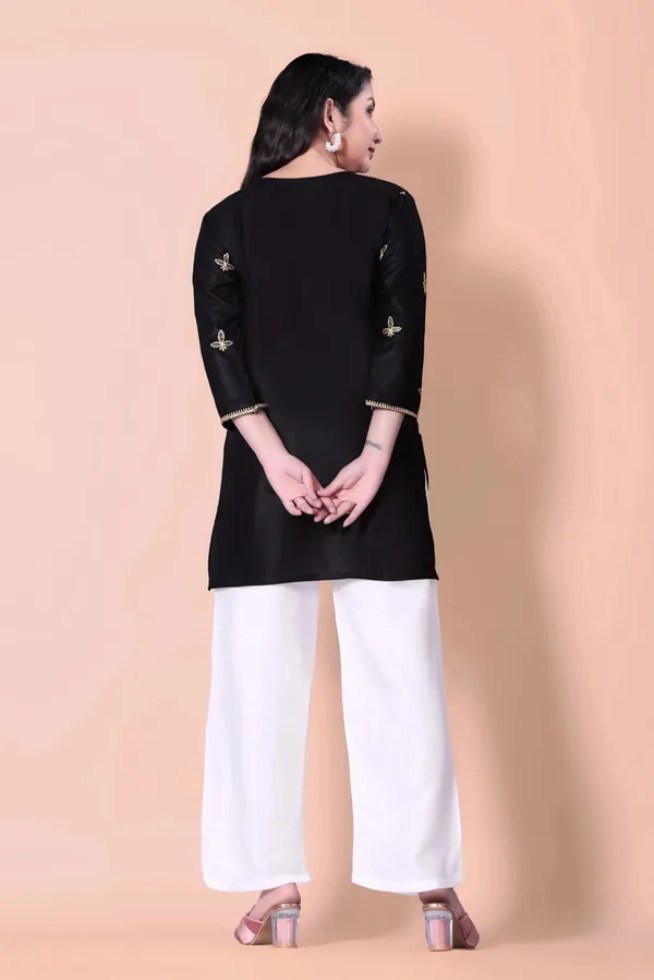 Rudra_Lifestyle_Women_Chikan_Embroidery_Kurta_Multicolor