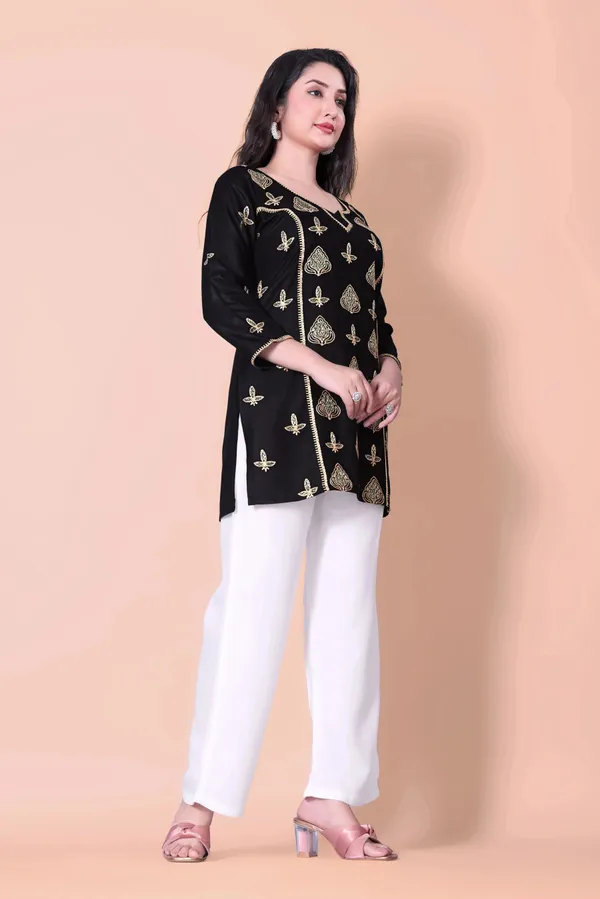 Rudra_Lifestyle_Women_Chikan_Embroidery_Kurta_Multicolor