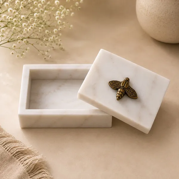 Honeybee_box_white